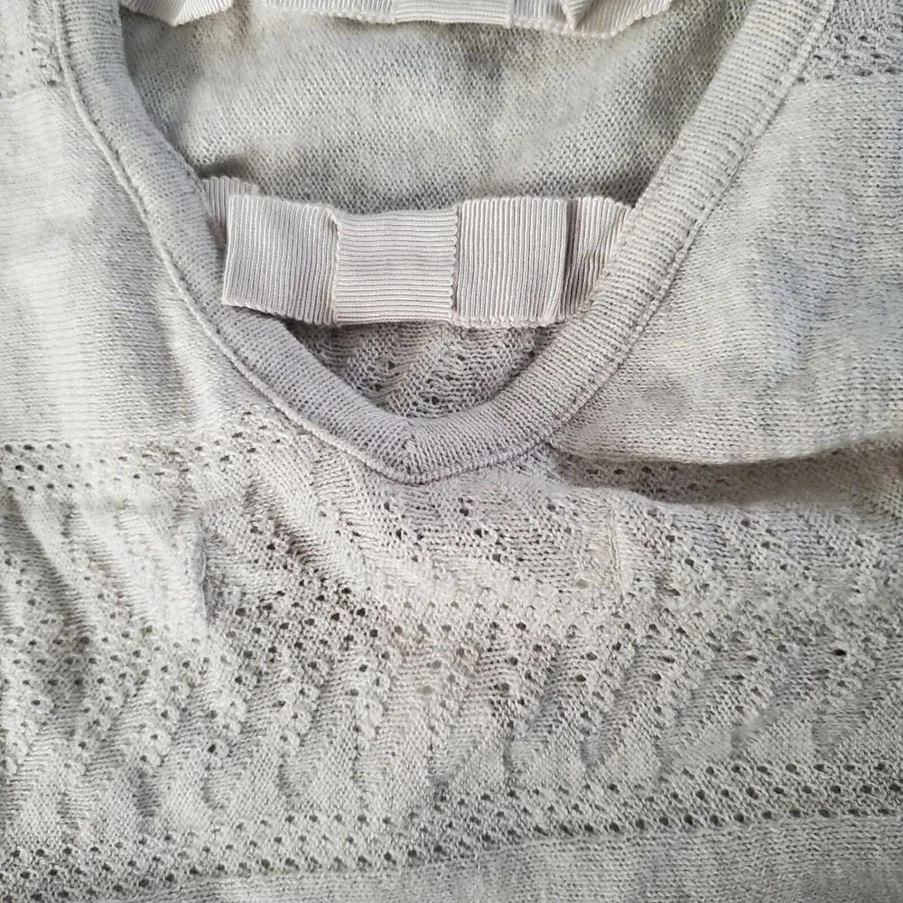Lauren Conrad lightweight beige sweater with bows‎ size M